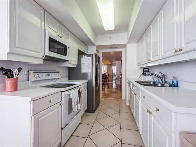 Apartment for sale  Unit #1802 - photo 7505495