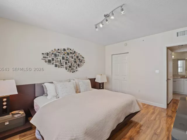 2-bedroom condo for sale in Hallandale Beach - 2080 S Ocean Dr 1402 - MondialRealty