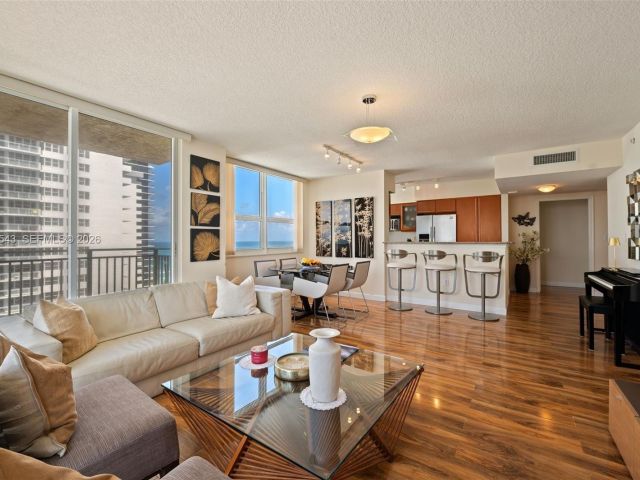 Apartment for sale  Unit #1402 - photo 7498335