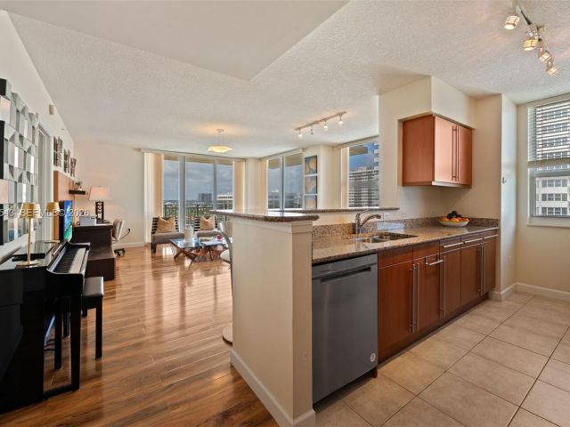 Apartment for sale  Unit #1402 - photo 7498337