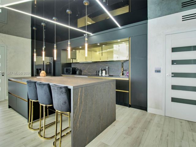 Apartment for rent  Unit #2002 - photo 7486563