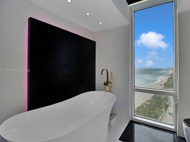 Apartment for rent  Unit #2002 - photo 7486573