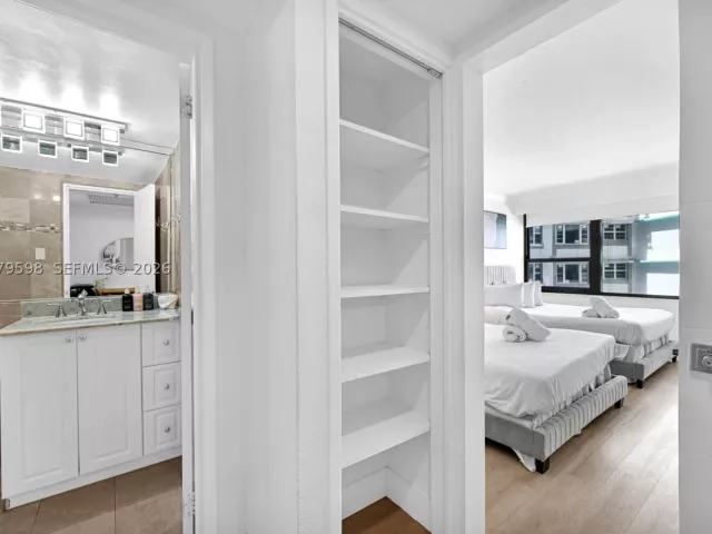 2-bedroom condo for sale in Miami Beach - 5225 Collins Ave 1214 - MondialRealty