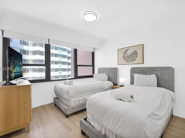 2-bedroom condo for sale in Miami Beach - 5225 Collins Ave 1214 - MondialRealty