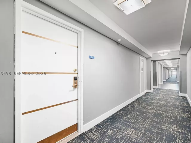 2-bedroom condo for sale in Miami Beach - 5225 Collins Ave 1214 - MondialRealty