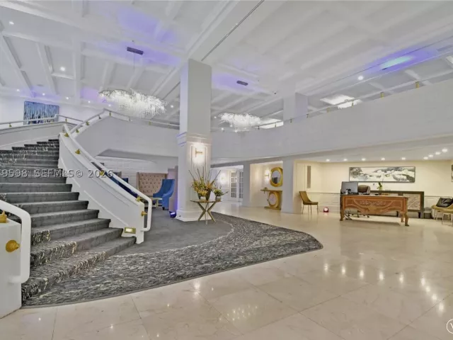 2-bedroom condo for sale in Miami Beach - 5225 Collins Ave 1214 - MondialRealty