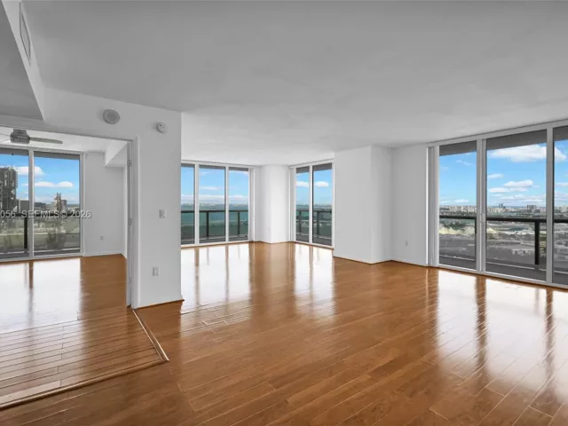 3-bedroom condo for rent in Miami - 50 Biscayne Blvd 3802 - MondialRealty