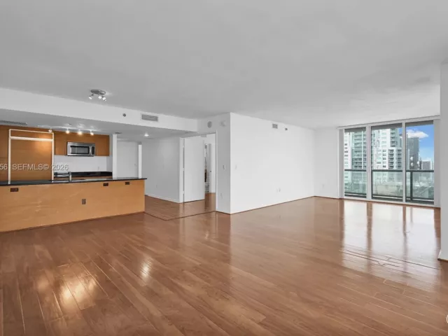 3-bedroom condo for rent in Miami - 50 Biscayne Blvd 3802 - MondialRealty