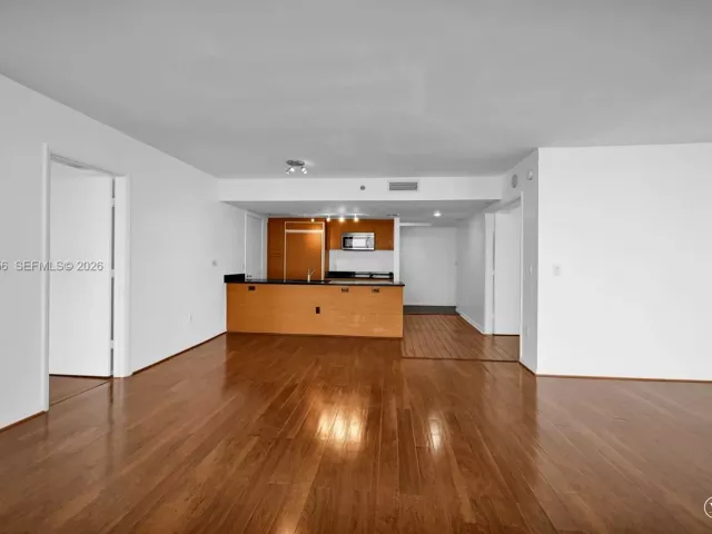3-bedroom condo for rent in Miami - 50 Biscayne Blvd 3802 - MondialRealty