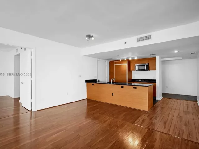 3-bedroom condo for rent in Miami - 50 Biscayne Blvd 3802 - MondialRealty