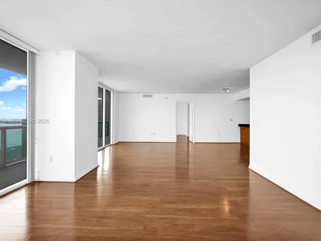 3-bedroom condo for rent in Miami - 50 Biscayne Blvd 3802 - MondialRealty