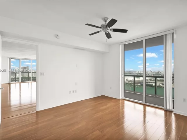 3-bedroom condo for rent in Miami - 50 Biscayne Blvd 3802 - MondialRealty