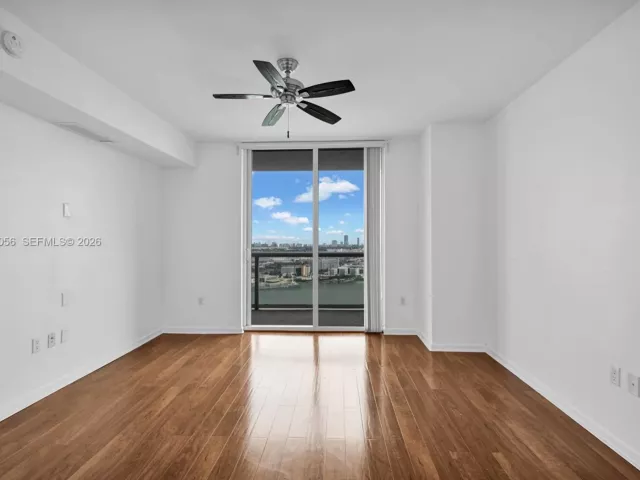 3-bedroom condo for rent in Miami - 50 Biscayne Blvd 3802 - MondialRealty