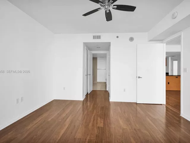 3-bedroom condo for rent in Miami - 50 Biscayne Blvd 3802 - MondialRealty
