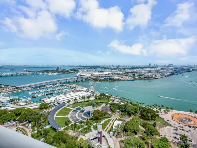 3-bedroom condo for rent in Miami - 50 Biscayne Blvd 3802 - MondialRealty