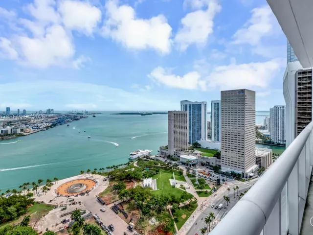 3-bedroom condo for rent in Miami - 50 Biscayne Blvd 3802 - MondialRealty
