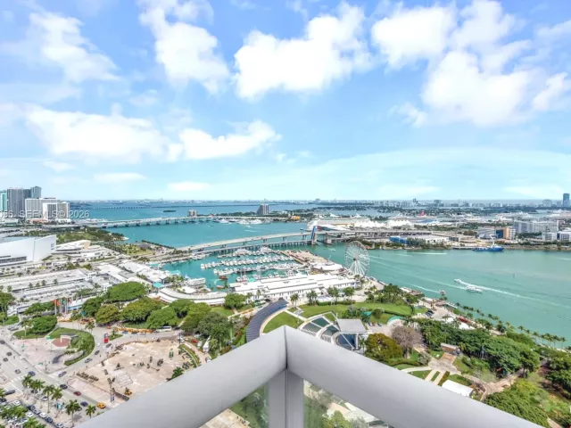 3-bedroom condo for rent in Miami - 50 Biscayne Blvd 3802 - MondialRealty