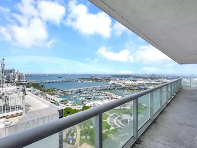 3-bedroom condo for rent in Miami - 50 Biscayne Blvd 3802 - MondialRealty
