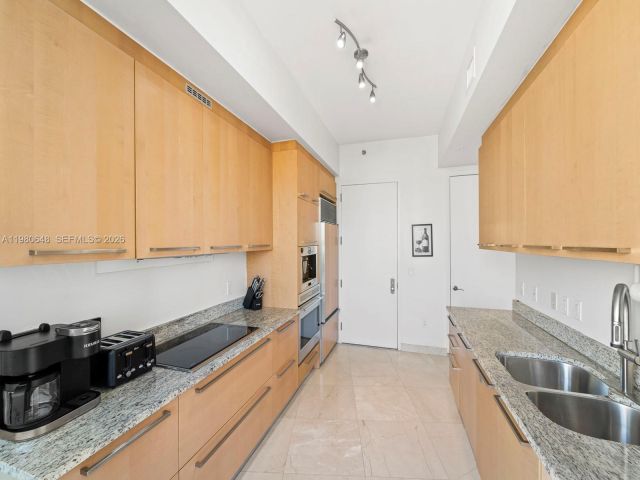 Apartment for rent  Unit #405 - photo 7497406