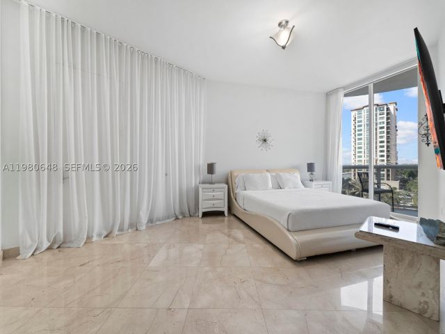 2-bedroom condo for rent in Sunny Isles Beach - 15901 Collins Ave 405 - MondialRealty