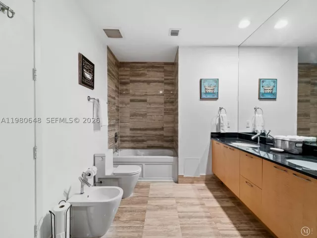 2-bedroom condo for rent in Sunny Isles Beach - 15901 Collins Ave 405 - MondialRealty