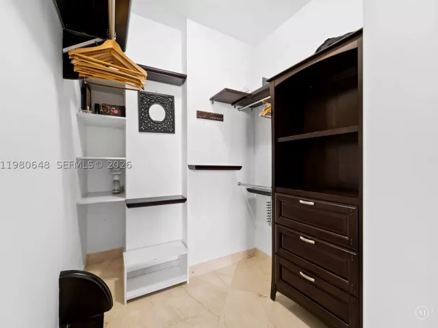 2-bedroom condo for rent in Sunny Isles Beach - 15901 Collins Ave 405 - MondialRealty