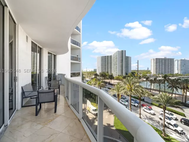2-bedroom condo for rent in Sunny Isles Beach - 15901 Collins Ave 405 - MondialRealty