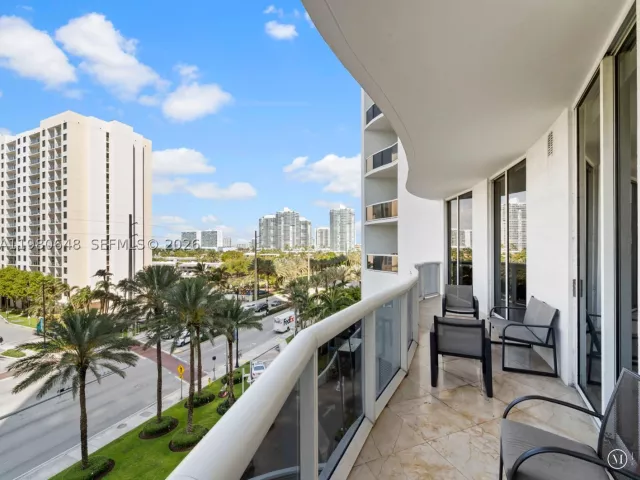 2-bedroom condo for rent in Sunny Isles Beach - 15901 Collins Ave 405 - MondialRealty