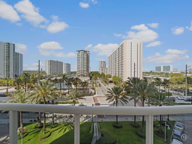 2-bedroom condo for rent in Sunny Isles Beach - 15901 Collins Ave 405 - MondialRealty