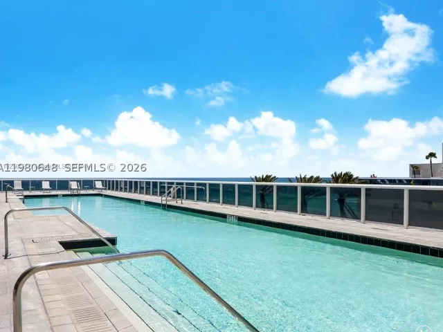 2-bedroom condo for rent in Sunny Isles Beach - 15901 Collins Ave 405 - MondialRealty