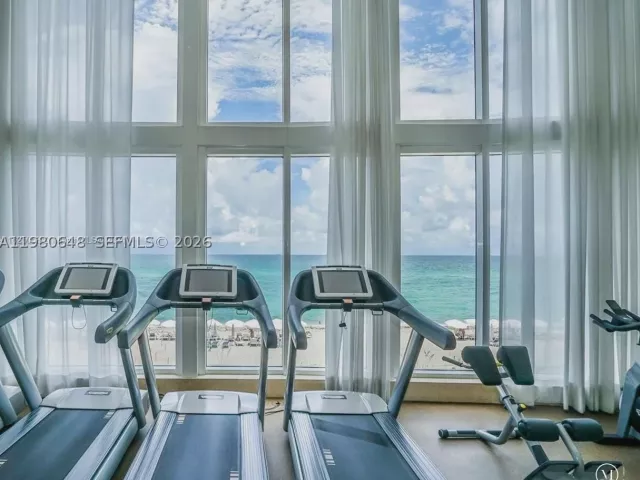 2-bedroom condo for rent in Sunny Isles Beach - 15901 Collins Ave 405 - MondialRealty