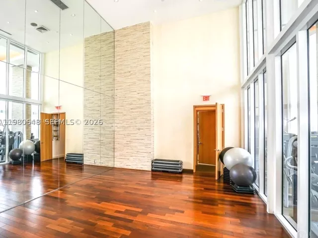 2-bedroom condo for rent in Sunny Isles Beach - 15901 Collins Ave 405 - MondialRealty