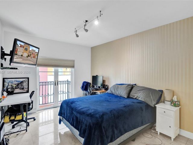 Home for sale at 18450 NE 30th place 18450 - photo 7476409