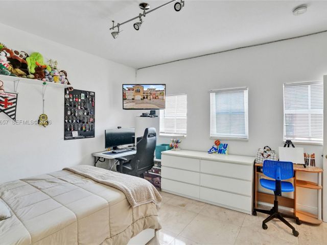 Home for sale at 18450 NE 30th place 18450 - photo 7476413