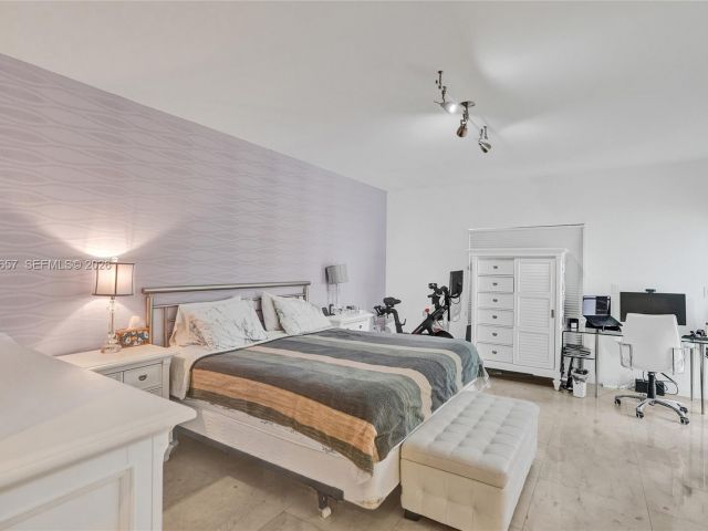 Home for sale at 18450 NE 30th place 18450 - photo 7476415