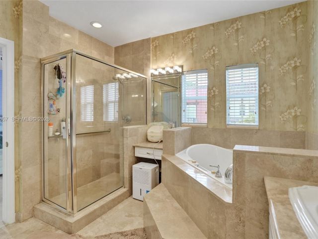 Home for sale at 18450 NE 30th place 18450 - photo 7476421