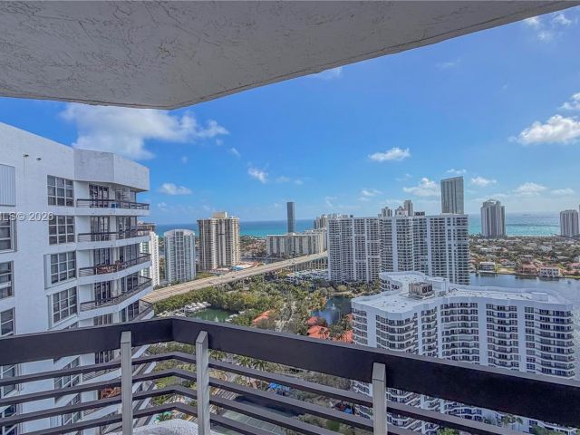 Apartment for sale  Unit #LPH13 - photo 7503999