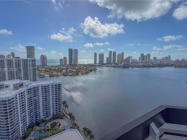 Apartment for sale  Unit #LPH13 - photo 7504001