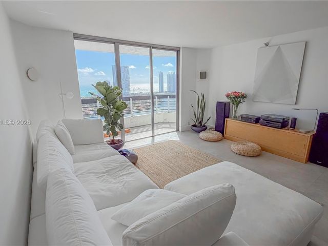 Apartment for sale  Unit #LPH13 - photo 7504004