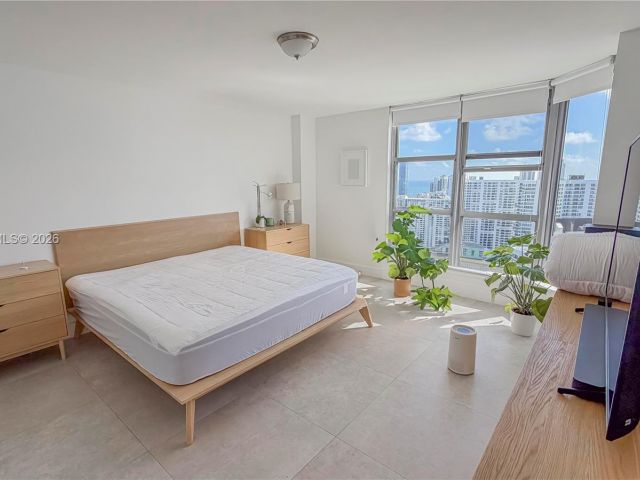 Apartment for sale  Unit #LPH13 - photo 7504010