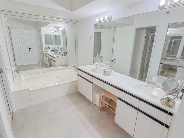 Apartment for sale  Unit #LPH13 - photo 7504012