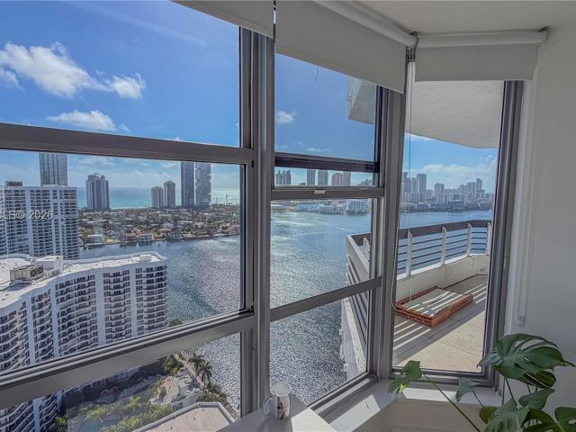 Apartment for sale  Unit #LPH13 - photo 7504015