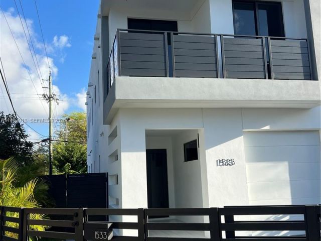 Home for sale at 1533 SW 22 terrace - photo 7463605