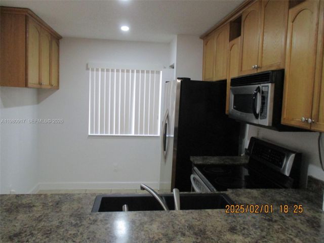 3-bedroom home for rent in Miami - 13910 SW 175th Ter 13010 - MondialRealty