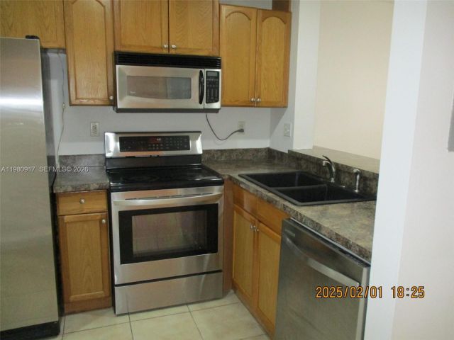 3-bedroom home for rent in Miami - 13910 SW 175th Ter 13010 - MondialRealty
