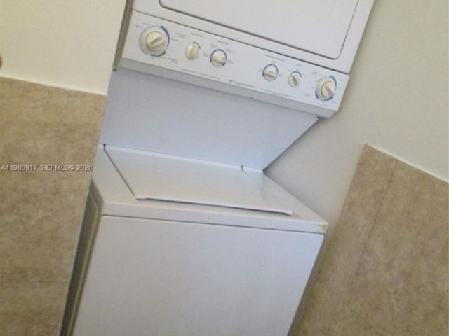 3-bedroom home for rent in Miami - 13910 SW 175th Ter 13010 - MondialRealty