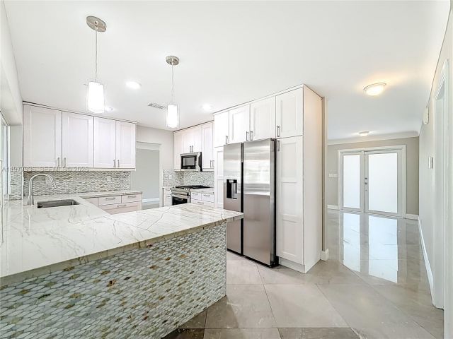 Home for rent at 2770 NE 8th Ct - photo 7531123