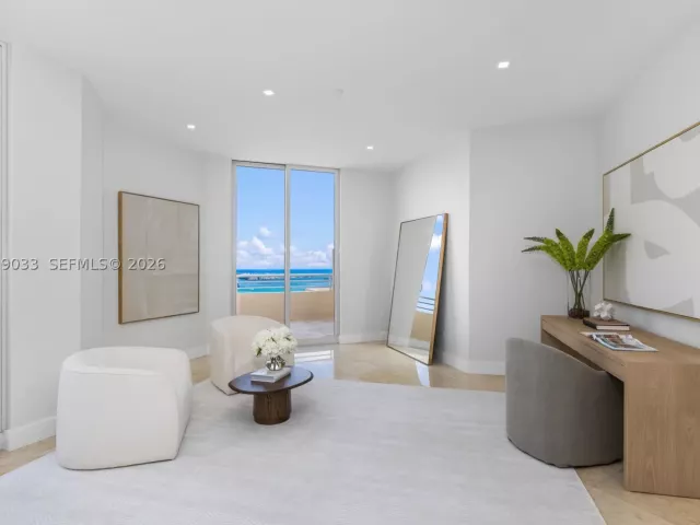 5-bedroom condo for rent in Miami - 808 Brickell Key Dr 3901 - MondialRealty