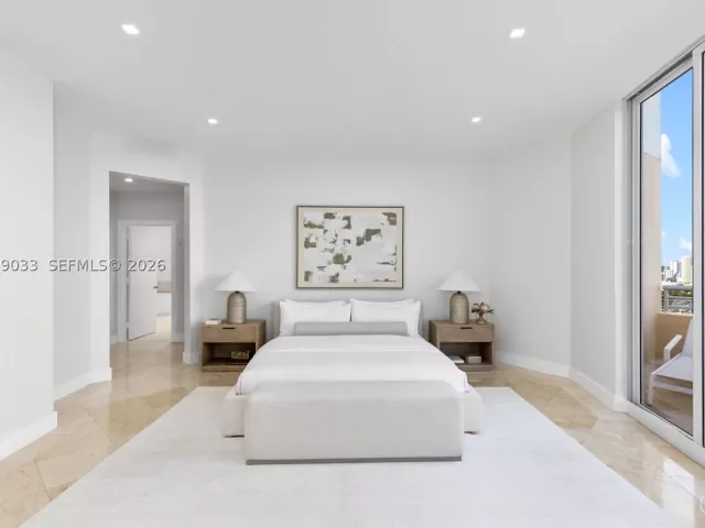 5-bedroom condo for rent in Miami - 808 Brickell Key Dr 3901 - MondialRealty