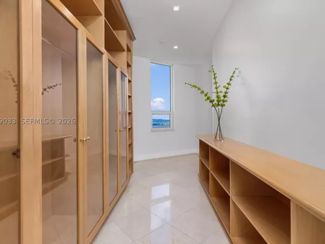 5-bedroom condo for rent in Miami - 808 Brickell Key Dr 3901 - MondialRealty